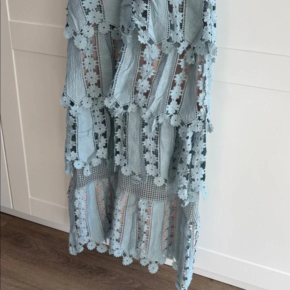 Elegant Lace Midi Dress in Light Blue - Picture 5 of 10